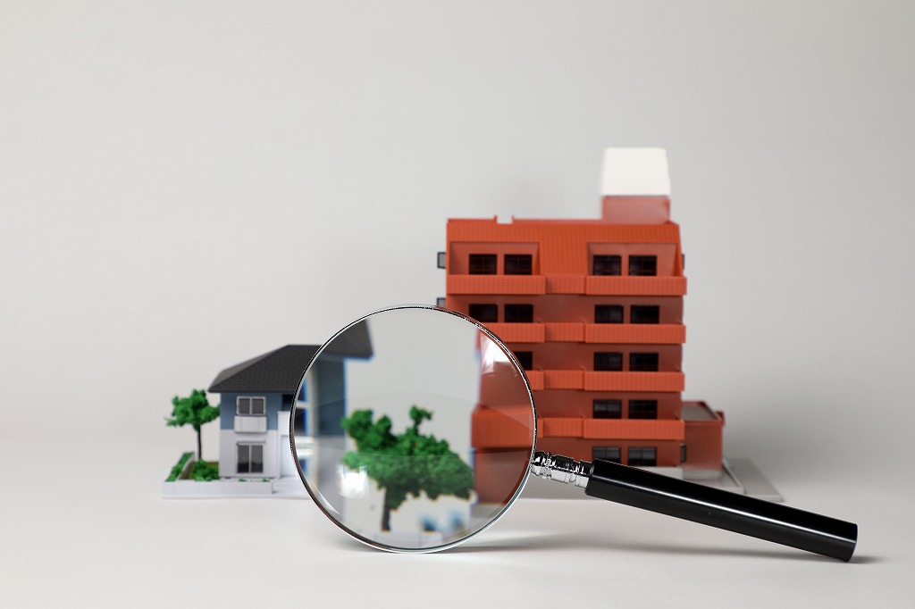 虫眼鏡の建物の模型